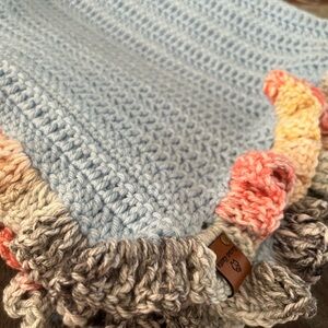 Blue Textured Knit Blanket with Ruffled Edge